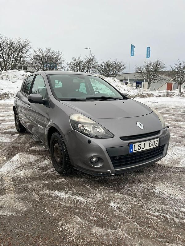 Begagnad Renault Clio R.S. 75 HK (55 kW) 2011 Halvkombi