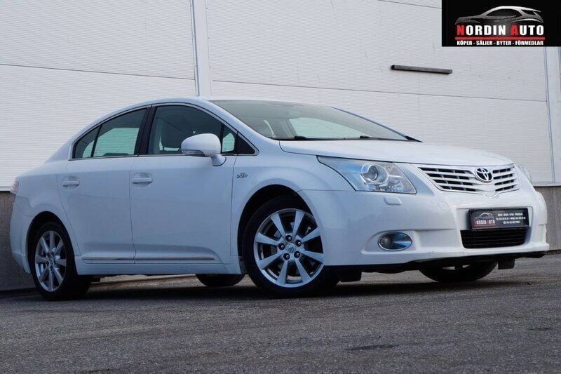 Vit Begagnad 2009 Toyota Avensis Sedan | 67 000 kr (Marknadspris) - Bild 1/4