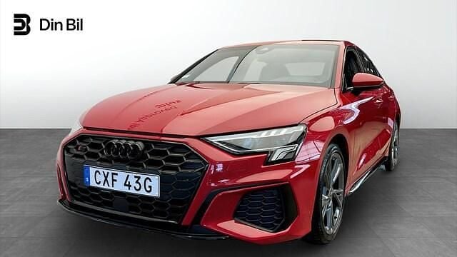 Röd Begagnad 2022 Audi S3 Design Sedan | 449 000 kr (Marknadspris) - Bild 1/4