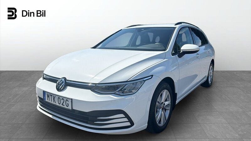 Vit (pure white) Begagnad 2022 VW Golf VIII Kombi | 249 900 kr (Marknadspris) - Bild 1/4
