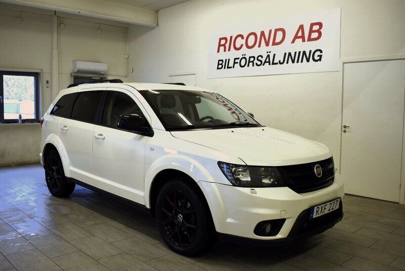 Vit Begagnad 2014 Fiat Freemont SUV | 114 900 kr (Lite dyr) - Bild 1/4
