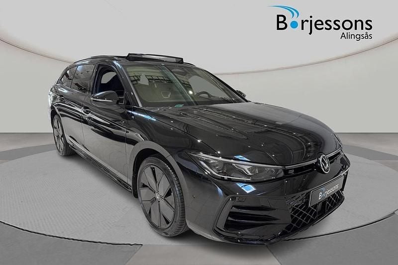 Svart Ny 2026 VW Passat Kombi | 499 900 kr (Superpris) - Bild 1/4