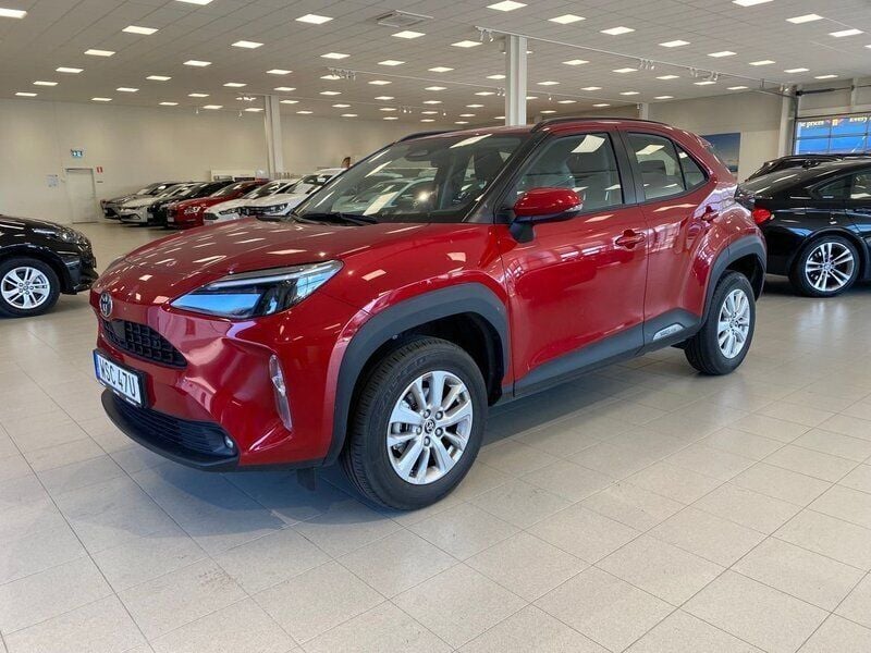 Röd Begagnad 2024 Toyota Yaris Cross SUV | 299 900 kr (Bra pris) - Bild 1/4