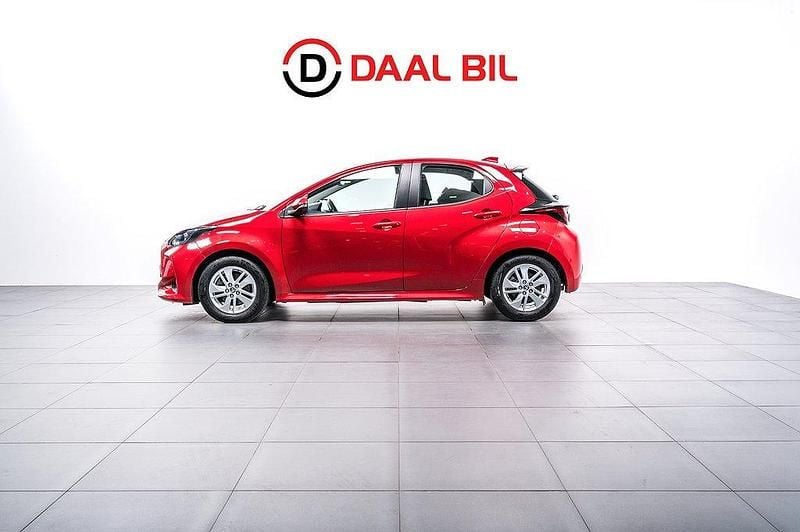 Röd Begagnad 2023 Toyota Yaris Hybrid Active Halvkombi | 204 700 kr (Bra pris) - Bild 1/4