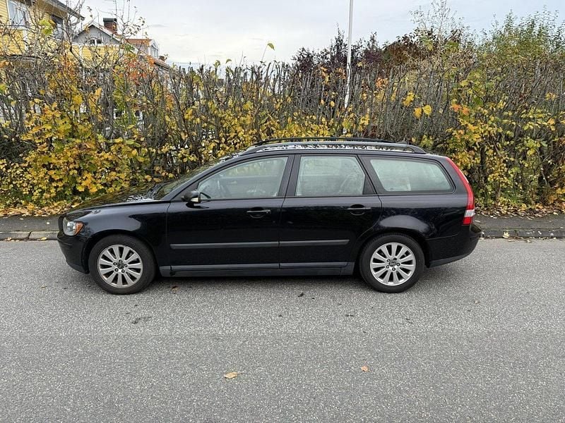 Svart Begagnad 2006 Volvo V50 Kombi | 7 000 kr (Superpris) - Bild 1/4