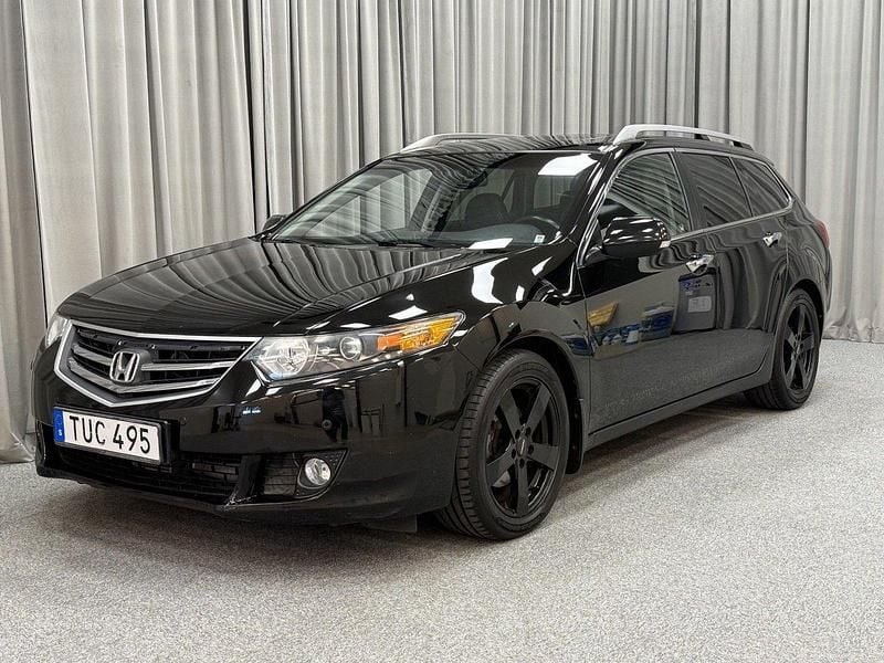 Svart Begagnad 2010 Honda Accord Executive Kombi | 99 900 kr (Marknadspris) - Bild 1/4
