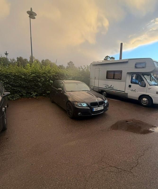 Begagnad BMW 320 184 HK (135 kW) 2011 Kombi