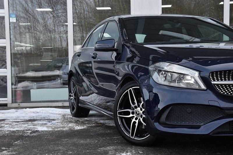 Begagnad Mercedes A180 AMG 122 HK (89 kW) 2017 Mörkblå Halvkombi
