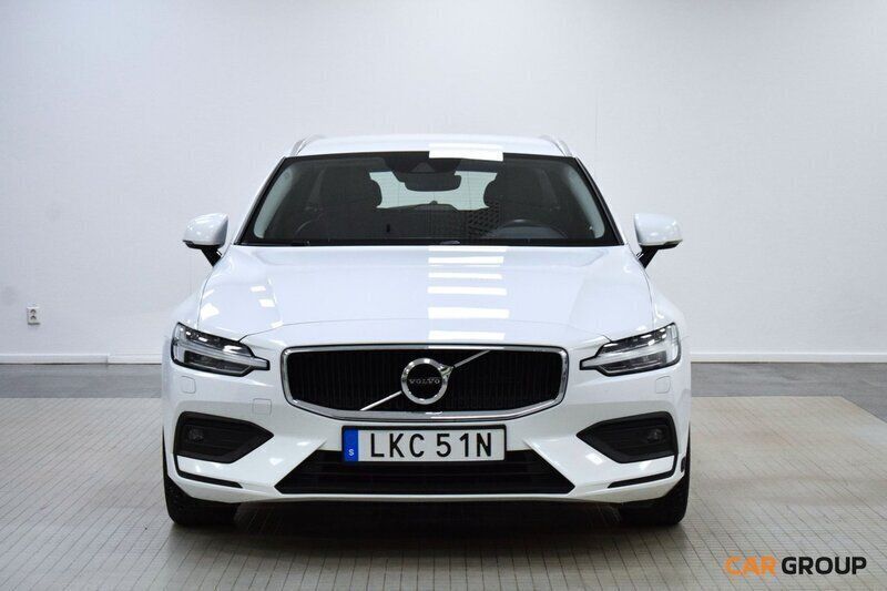 Vit Begagnad 2020 Volvo V60 Momentum Kombi | 289 900 kr (Dyr) - Bild 1/4