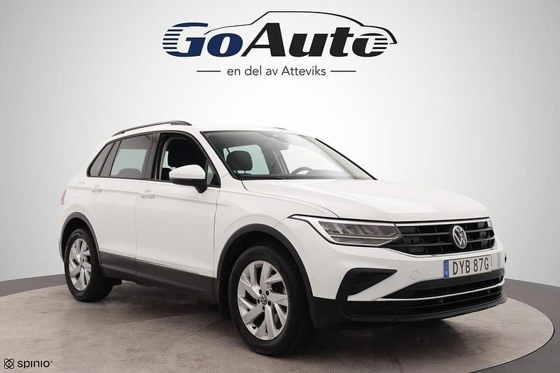 Vit Begagnad 2024 VW Tiguan SUV | 309 500 kr (Bra pris) - Bild 1/4