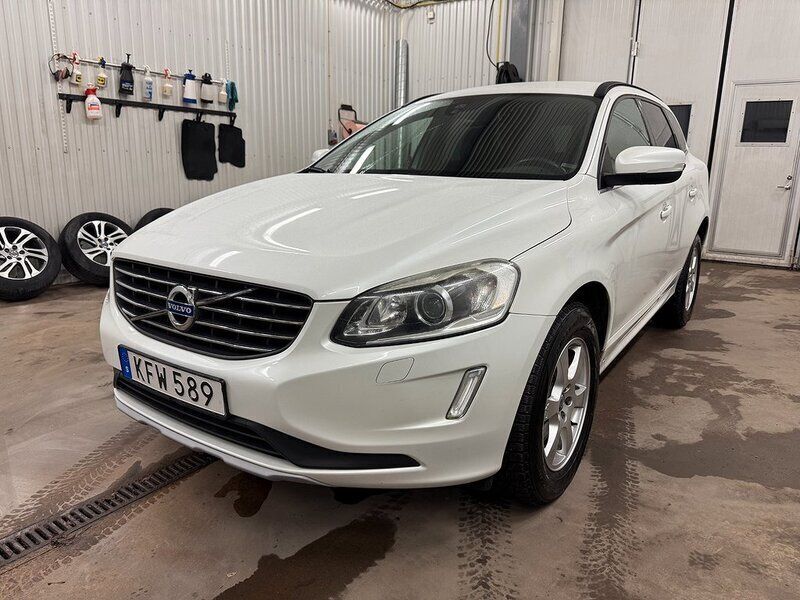 Vit Begagnad 2016 Volvo XC60 SUV | 195 000 kr (Marknadspris) - Bild 1/4