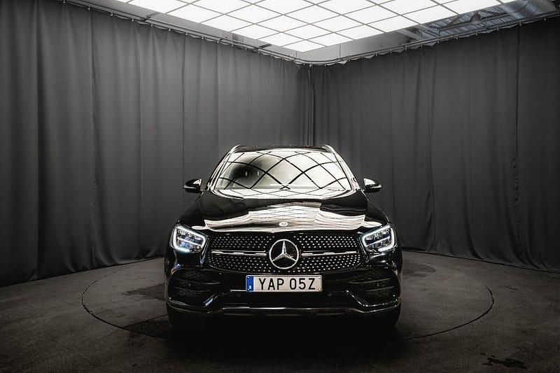 Begagnad Mercedes GLC300 AMG 320 HK (235 kW) 2022 Svart