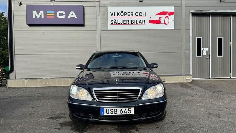 Mörkblå (blå) Begagnad 2003 Mercedes S350 Sedan | 109 900 kr - Bild 1/4