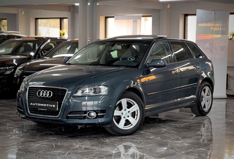 Grå Begagnad 2012 Audi A3 Sportback Attraction Halvkombi | 99 900 kr (Lite dyr) - Bild 1/4