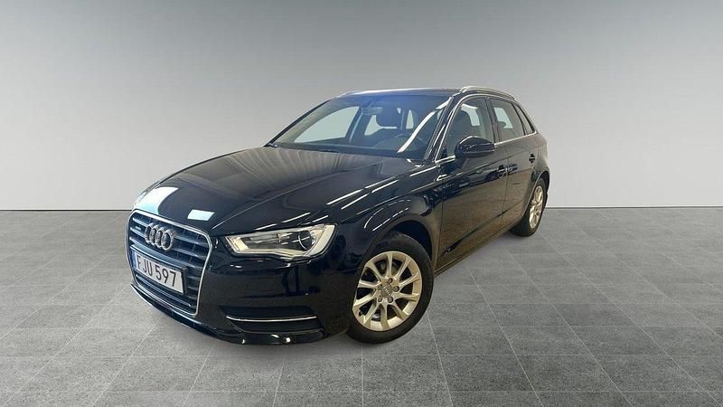Svart Begagnad 2016 Audi A3 Sportback Halvkombi | 169 900 kr (Marknadspris) - Bild 1/4