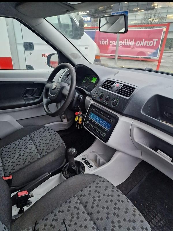 Begagnad Skoda Roomster 90 HK (66 kW) 2012 Minibuss