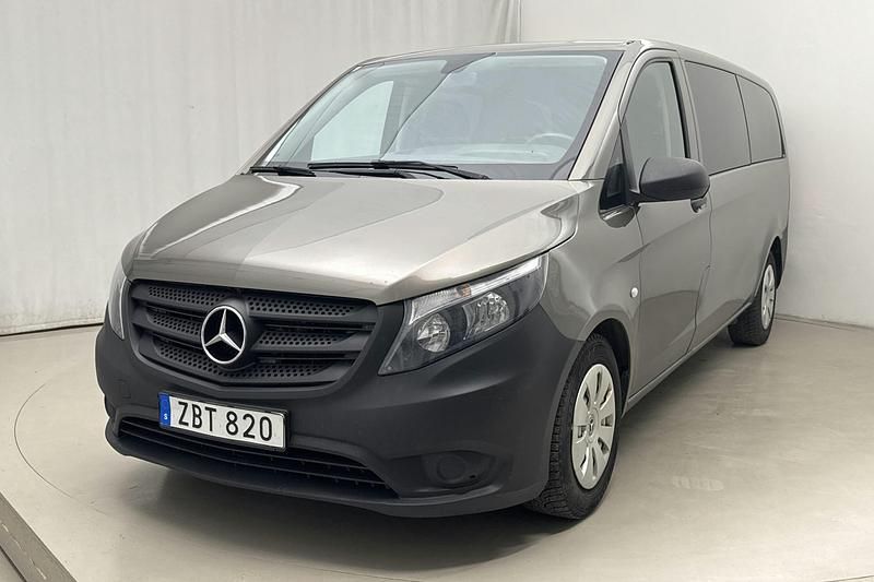 Grå Begagnad 2018 Mercedes Vito Minibuss | 279 000 kr - Bild 1/4