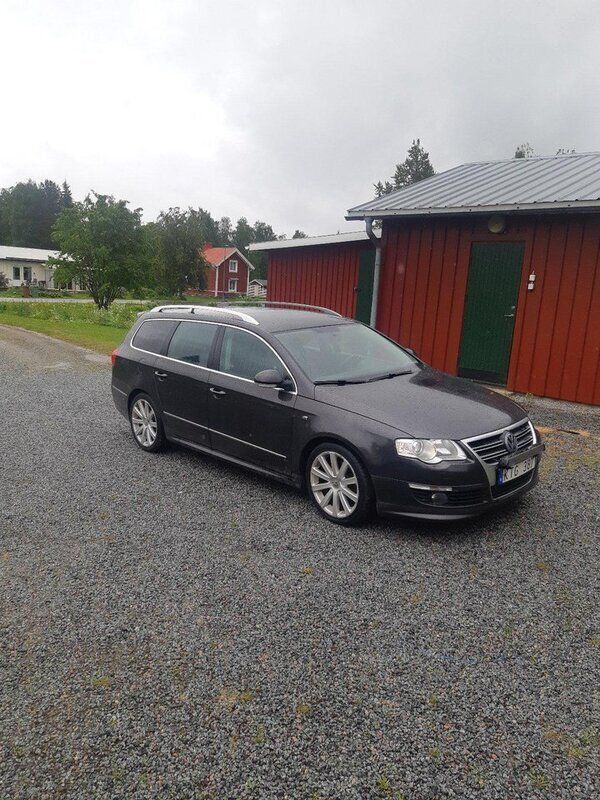 Brun Begagnad 2010 VW Passat R-line Kombi | 47 000 kr (Marknadspris) - Bild 1/2