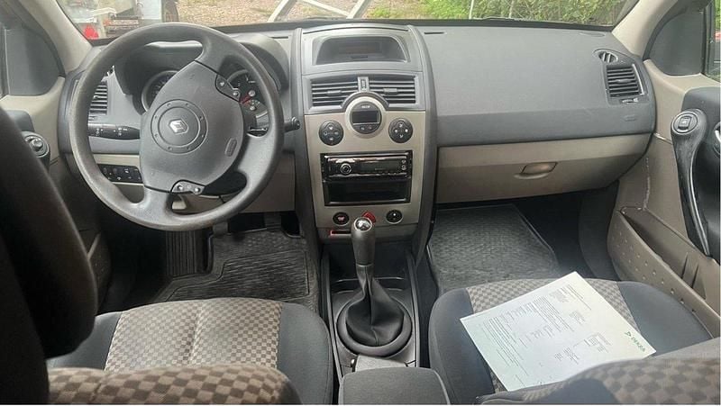Röd Begagnad 2006 Renault Mégane GrandTour Kombi | 16 500 kr (Bra pris) - Bild 1/4