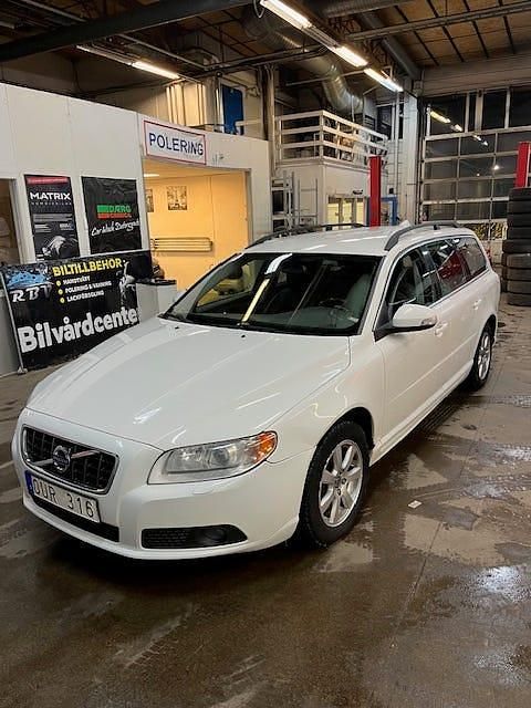 Begagnad 2011 Volvo V70 Kombi | 55 000 kr (Lite dyr) - Bild 1/4