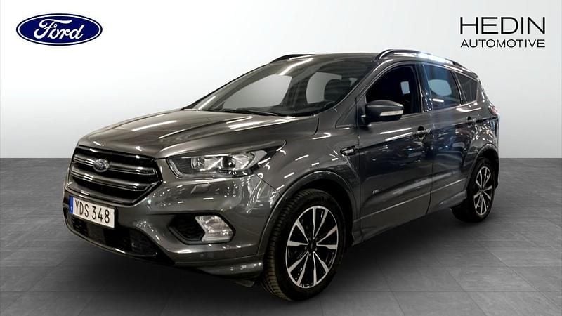 Grå (grey) Begagnad 2017 Ford Kuga SUV | 129 900 kr (Marknadspris) - Bild 1/4
