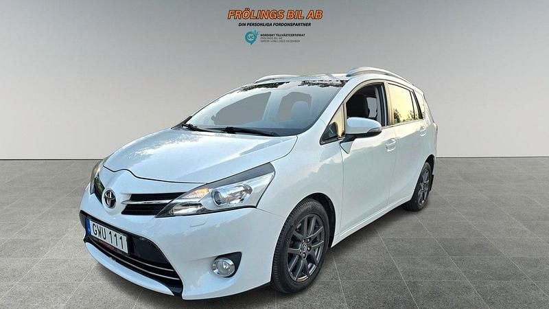 Vit Begagnad 2013 Toyota Verso Minibuss | 99 900 kr (Marknadspris) - Bild 1/4