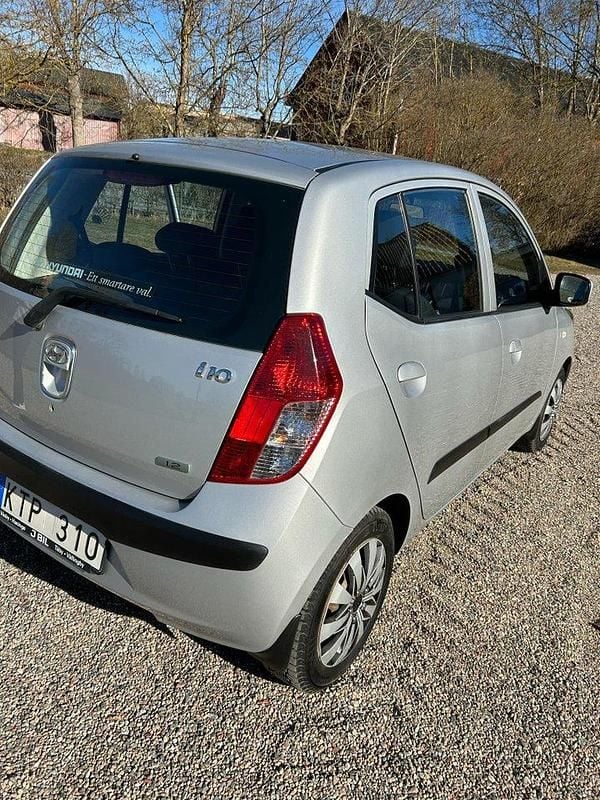 Begagnad Hyundai i10 78 HK (57 kW) 2010 Silver Halvkombi