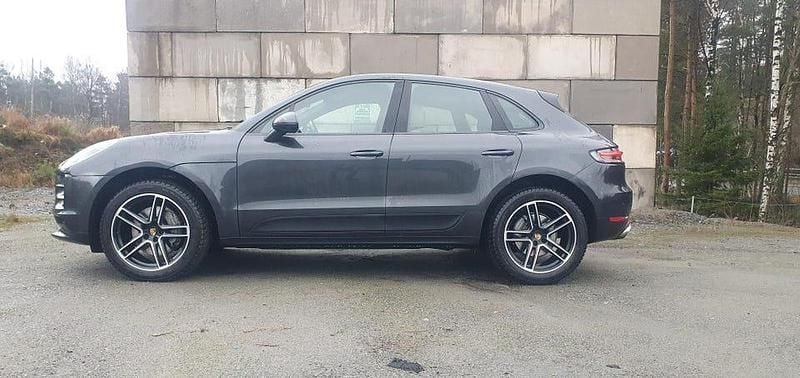 Vulcano grey Begagnad 2021 Porsche Macan S SUV | 549 000 kr (Superpris) - Bild 1/4