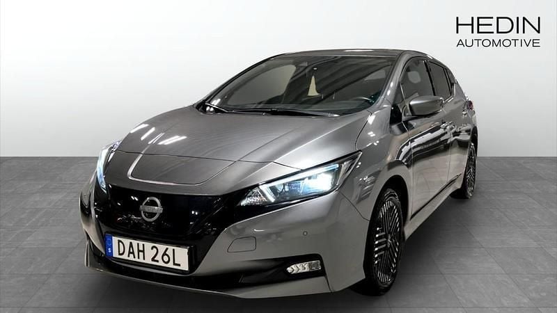 Svart Begagnad 2022 Nissan Leaf Tekna Halvkombi | 239 900 kr (Lite dyr) - Bild 1/4