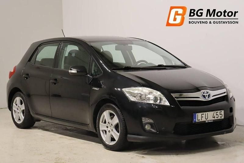 Svart Begagnad 2011 Toyota Auris Hybrid Halvkombi | 69 700 kr (Marknadspris) - Bild 1/4