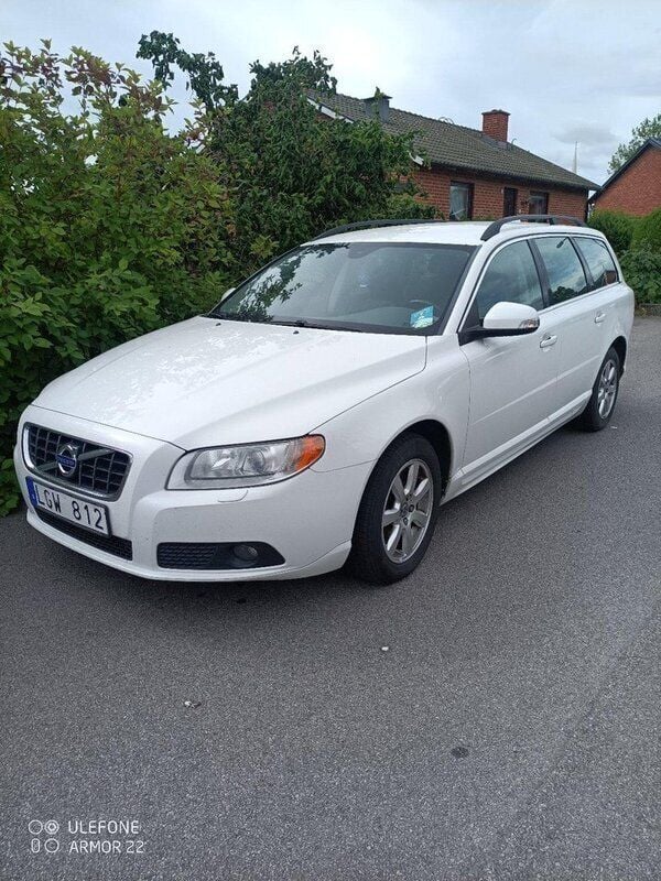 Vit Begagnad 2011 Volvo V70 Momentum Kombi | 53 000 kr (Superpris) - Bild 1/1