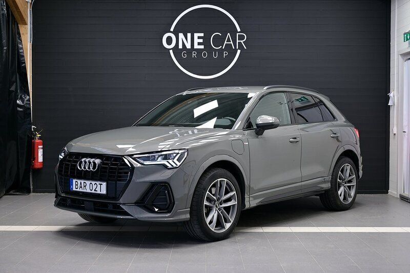 Grå Begagnad 2023 Audi Q3 S-Line SUV | 478 900 kr (Dyr) - Bild 1/4