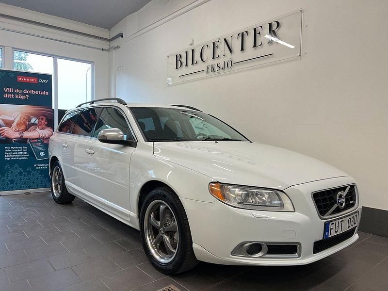Vit Begagnad 2010 Volvo V70 Momentum Kombi | 59 900 kr (Lite dyr) - Bild 1/4
