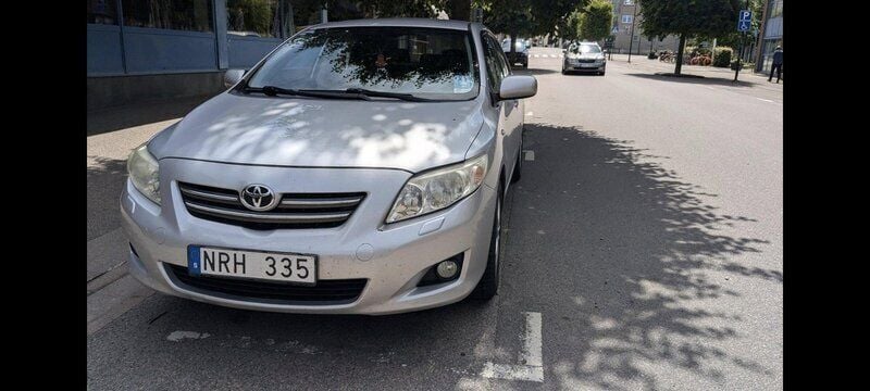 Silver Begagnad 2008 Toyota Corolla Sedan | 43 000 kr (Bra pris) - Bild 1/4