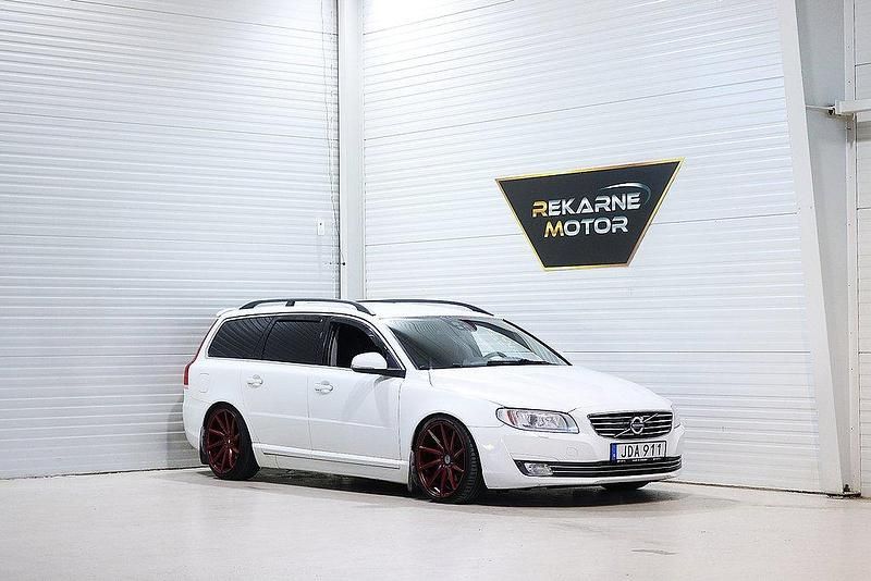 Vit Begagnad 2015 Volvo V70 Momentum Kombi | 138 900 kr (Marknadspris) - Bild 1/3
