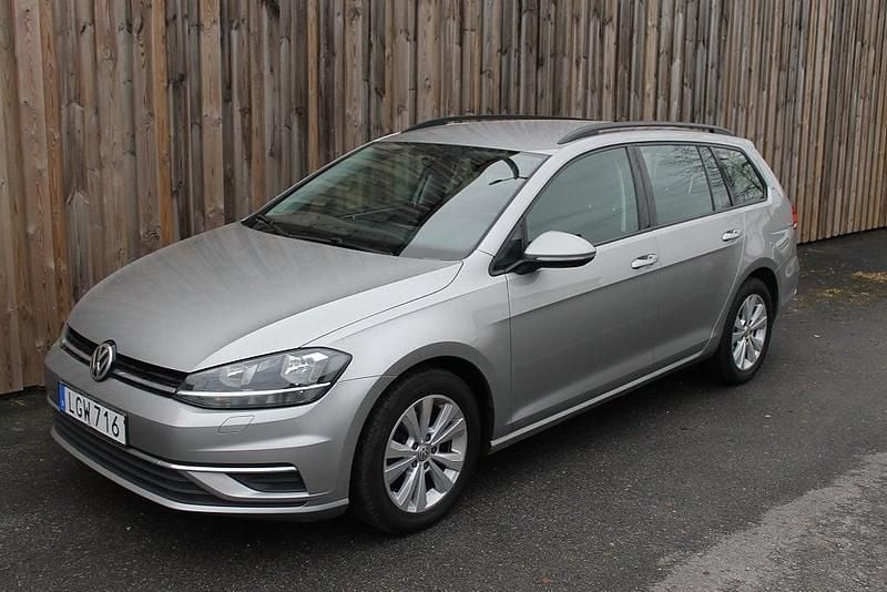 Silver Begagnad 2017 VW Golf VII Kombi | 86 900 kr (Bra pris) - Bild 1/4