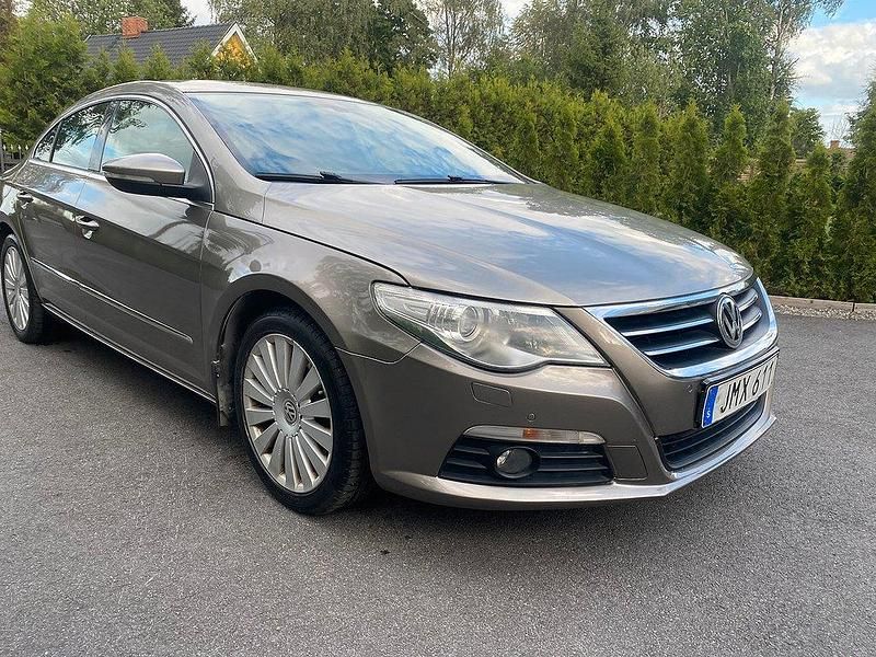 Ljusbrun Begagnad 2008 VW CC Sedan | 49 900 kr (Dyr) - Bild 1/4