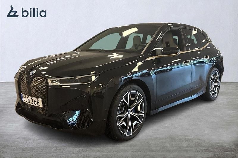 Svart Begagnad 2022 BMW iX Comfort Edition SUV | 559 000 kr (Bra pris) - Bild 1/4