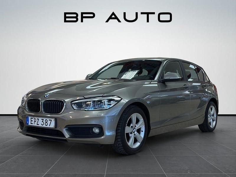 Silver Begagnad 2016 BMW 116 Advantage Halvkombi | 99 500 kr (Marknadspris) - Bild 1/4