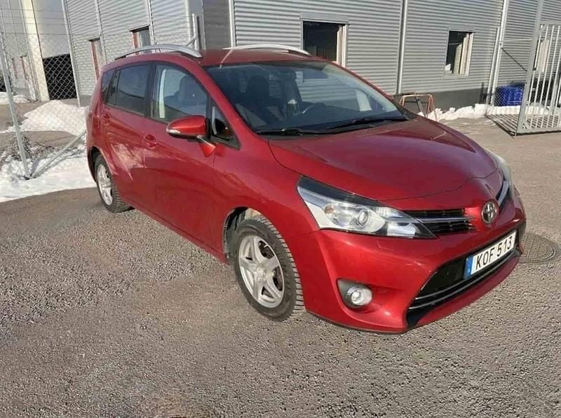 Begagnad Toyota Verso 2014 Röd Minibuss