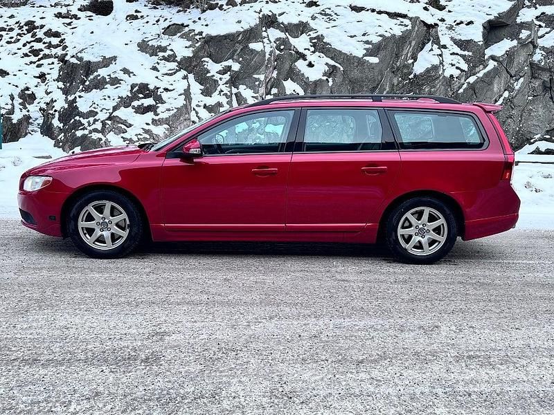 Begagnad Volvo V70 R-Design 231 HK (169 kW) 2011 Röd Kombi