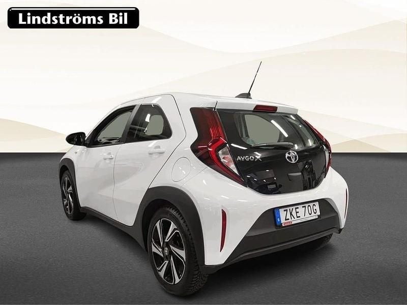 Begagnad Toyota Aygo X X-play 72 HK (52 kW) 2022 Vit SUV