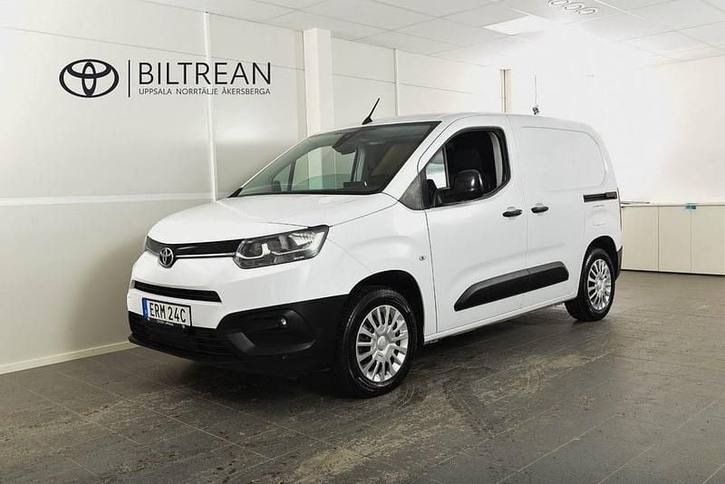 Vit Begagnad 2023 Toyota Proace City City Minibuss | 259 900 kr (Superpris) - Bild 1/4