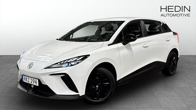 Vit (white) Begagnad 2023 MG MG4 EV Halvkombi | 249 900 kr (Marknadspris) - Bild 1/4