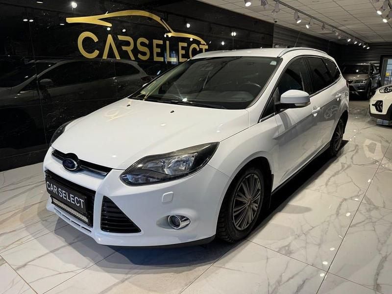 Begagnad Ford Focus Titanium 101 HK (74 kW) 2014 Vit Kombi