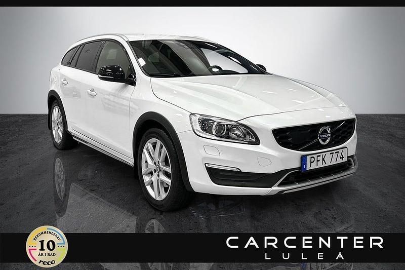Vit Begagnad 2017 Volvo V60 CC Summum Kombi | 224 900 kr (Bra pris) - Bild 1/3