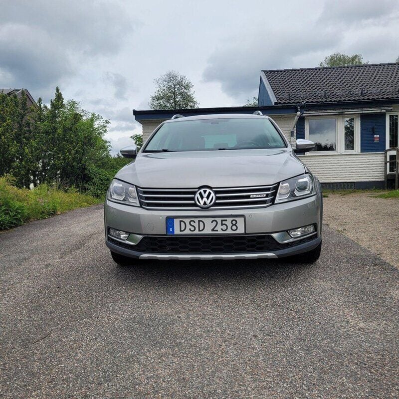 Silver Begagnad 2015 VW Passat Kombi | 109 000 kr (Superpris) - Bild 1/4