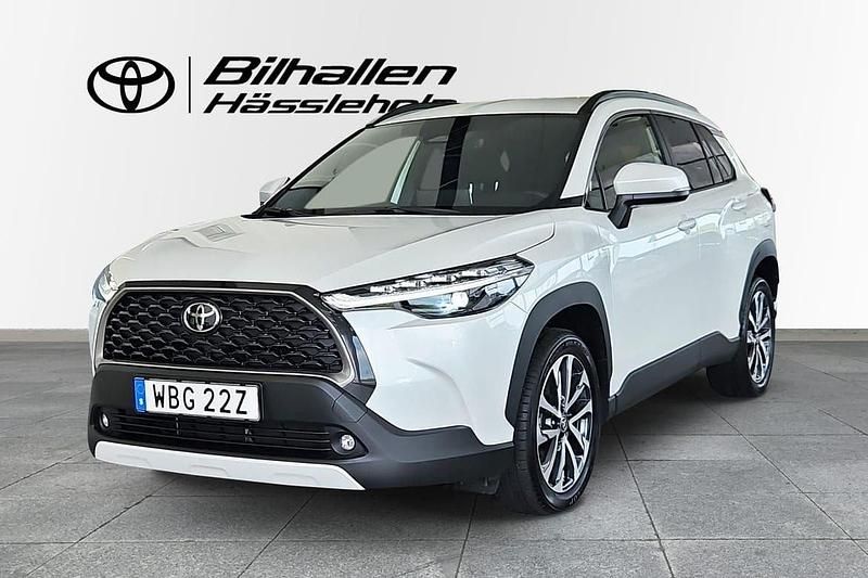 Vit Begagnad 2024 Toyota Corolla Cross Style SUV | 409 900 kr (Lite dyr) - Bild 1/4