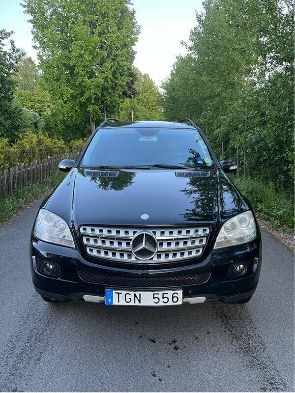Svart Begagnad 2006 Mercedes 350 SUV | 90 000 kr - Bild 1/4