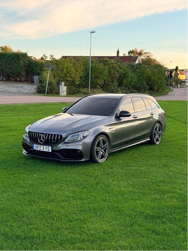 Grå Begagnad 2019 Mercedes C63 AMG AMG Kombi | 609 500 kr - Bild 1/4
